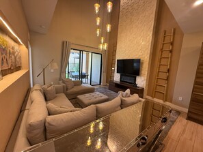 Smart TV - Last Minute Disney Getaway! Luxury Townhouse. Book Now! #155721 (Orlando)