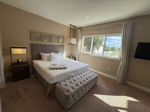Iron/ironing board, WiFi, bed sheets - Last Minute Disney Getaway! Luxury Townhouse. Book Now! #155721 (Orlando)