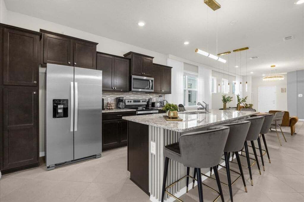 雪櫃、微波爐、焗爐、爐具