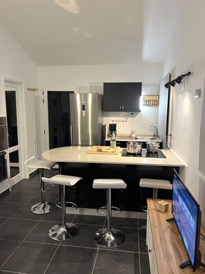 Refrigerador, microondas, horno, placa de cocina