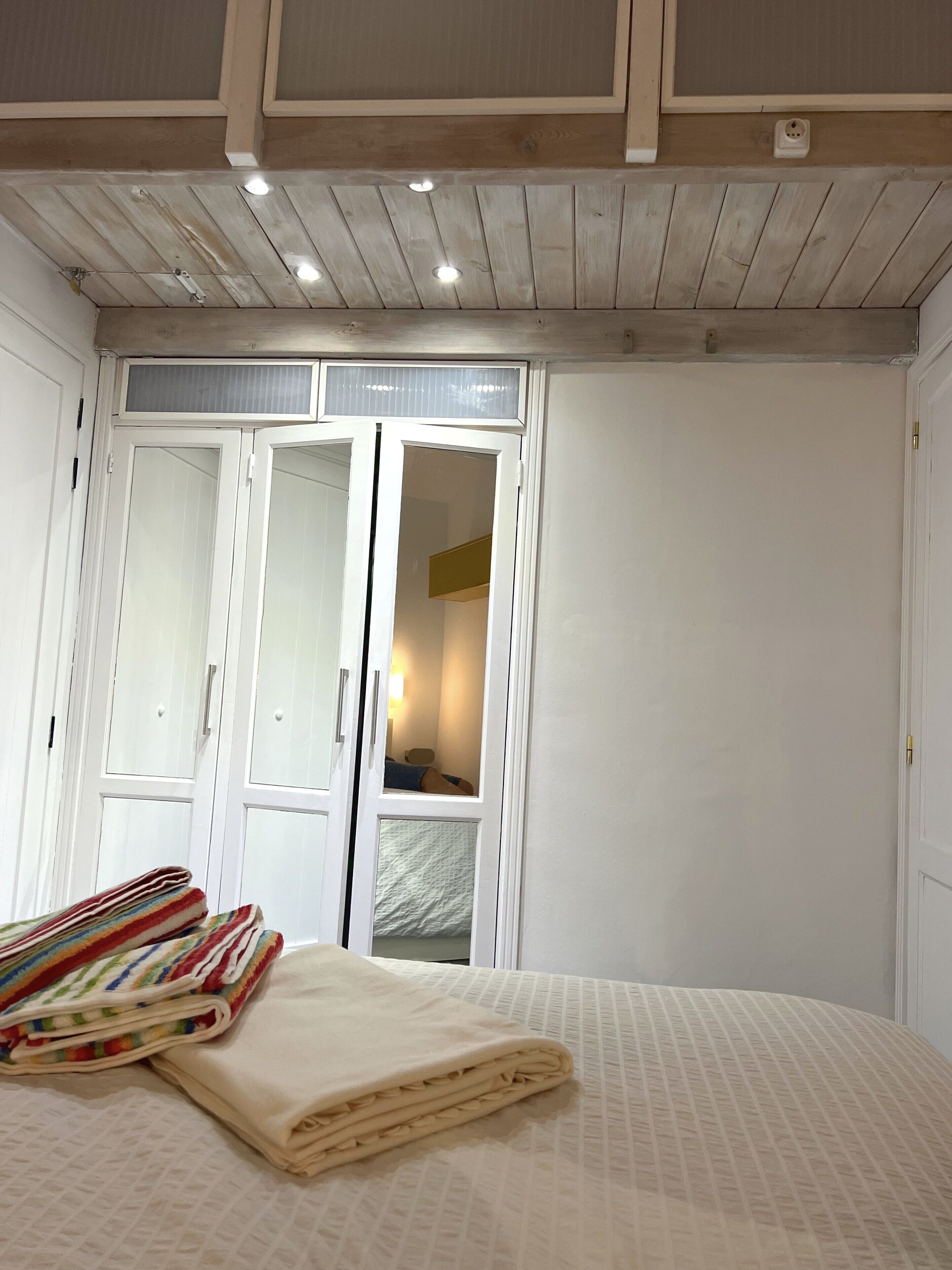 1 slaapkamer, een strijkplank/strijkijzer, wifi, beddengoed