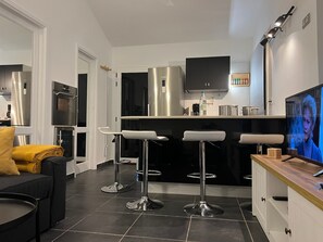 Refrigerador, microondas, horno, placa de cocina