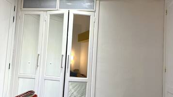 Fer et planche Ă repasser, Wi-Fi, draps fournis