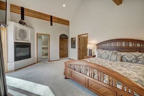 Een strijkplank/strijkijzer, wifi, beddengoed