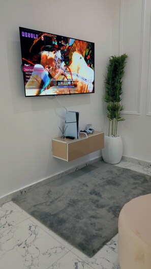 Interior - 4-bedroom building in awesome Lagos with AC and fitness room (Lagos)