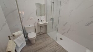 Free toiletries, towels, soap, shampoo - Hotel Victorino Bandeira (Bandeira)