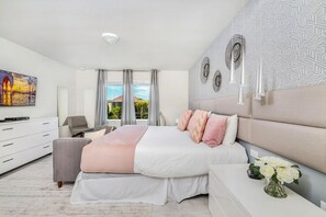 Iron/ironing board, WiFi, bed sheets - Last Minute Disney Getaway! Luxury Townhouse with Private Pool. Book Now! #160659 (Orlando)