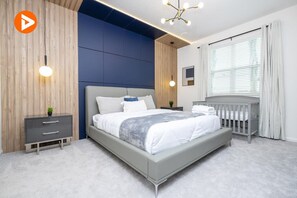 Tabla de planchar con plancha, wifi y ropa de cama 