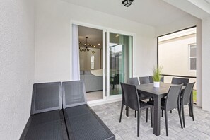 Outdoor dining - Last Minute Disney Getaway! Luxury Villa with Private Pool, Game Room & Themed Bedrooms. Book Now! #160671 (Orlando)