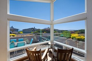 Interior - Hummingbird Hideout! Golf Course View, Dog Friendly, Hot Tub, Walk to the Beach! (Bodega Bay)