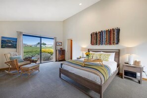 3 bedrooms, iron/ironing board, WiFi, bed sheets - Hummingbird Hideout! Golf Course View, Dog Friendly, Hot Tub, Walk to the Beach! (Bodega Bay)