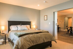 Room - The Loft at Oak & Iron- Golf, Escape Rooms & Bikes (Fergus Falls)