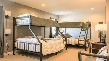 6 bedrooms, iron/ironing board, WiFi, bed sheets