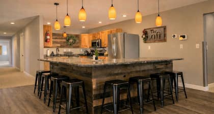 The Loft at Oak & Iron – Group Stay w/ Game Room
