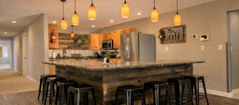 The Loft at Oak & Iron – Group Stay w/ Game Room