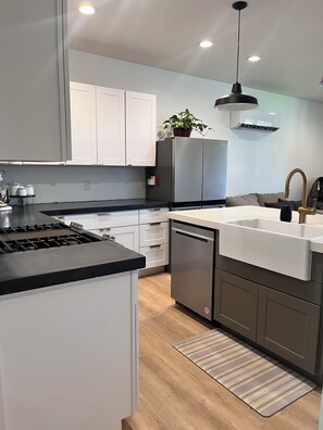 Microwave, oven, stovetop, dishwasher - Highland Hideout- A Cozy Nonsmoking 2-bedroom Bardominium in Lakeside, AZ (Lakside)