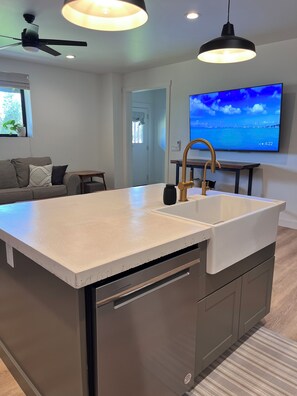 Interior - Highland Hideout- A Cozy Nonsmoking 2-bedroom Bardominium in Lakeside, AZ (Lakside)