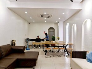 Living area - MaMa Hostel  CNX (Chiang Mai)