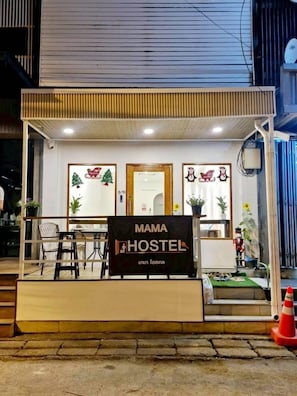 Front of property - MaMa Hostel CNX (Chiang Mai)