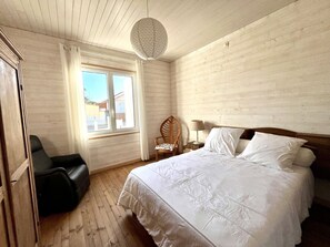 2 Schlafzimmer, Bügeleisen/Bügelbrett