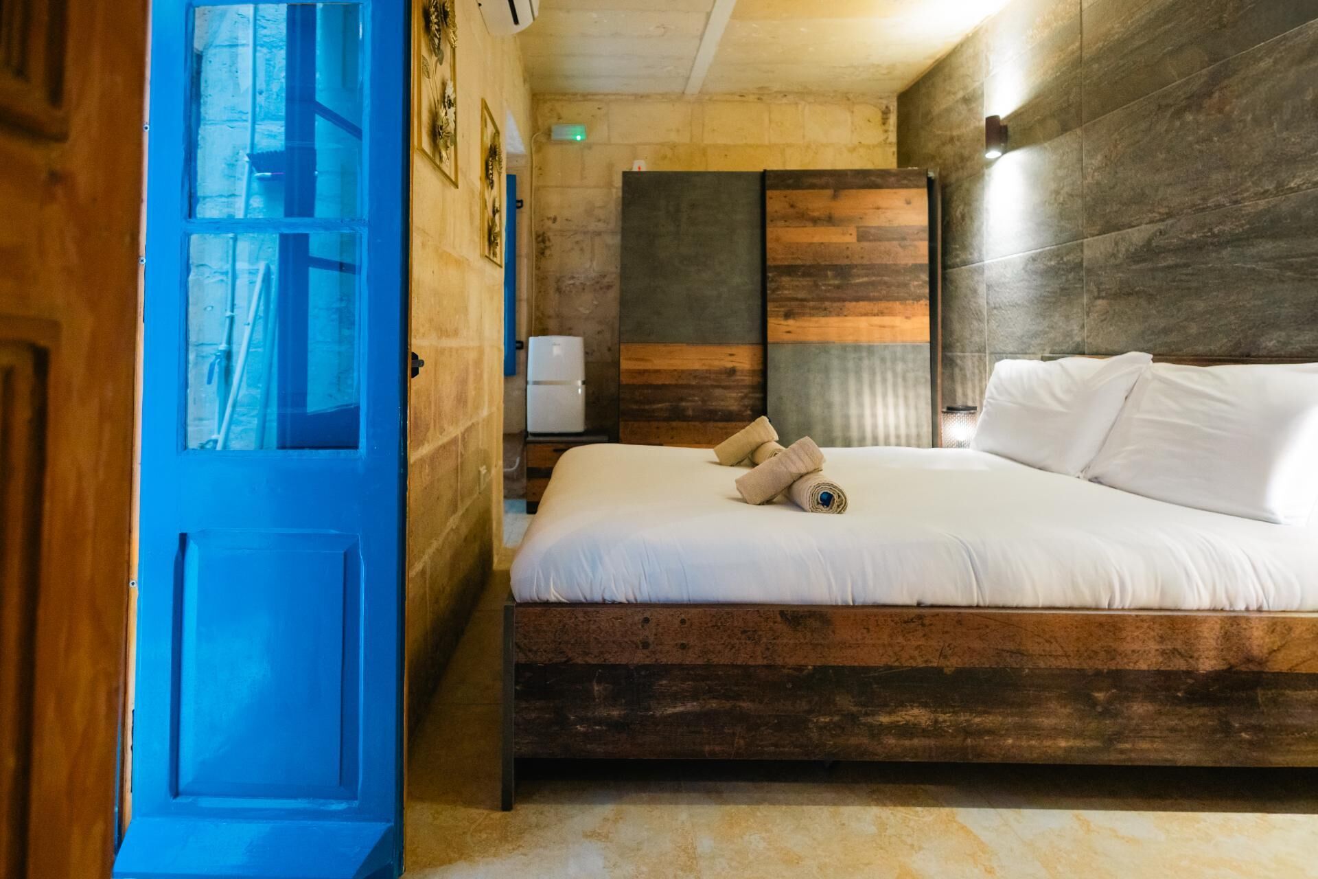 Fer et planche à repasser, Wi-Fi gratuit, draps fournis