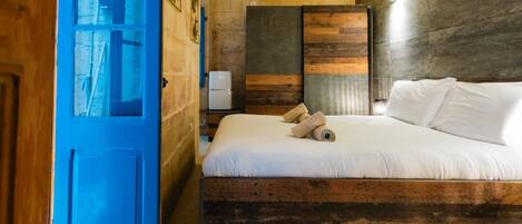 Fer et planche à repasser, Wi-Fi gratuit, draps fournis