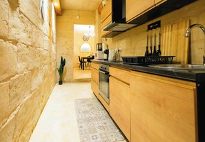 Fridge, oven - Comfy 2 BR Flat in the Heart of Floriana (Floriana)
