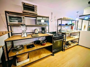 Mini-fridge, microwave, cookware/dishes/utensils - CAXA TEGUI (Mexico City)