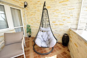 Property grounds - 2 Bedrooms Apartment - 2 King Size Beds -Huge Terrace - Next to Cismigiu Park (București)