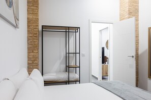 Iron/ironing board, free WiFi, bed sheets - The Patraix Apartment B by Florit Flats (Valencia)