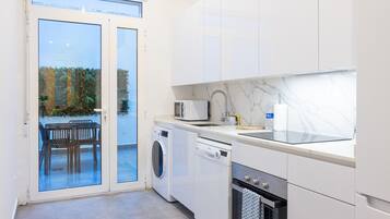 Fridge, microwave, oven, dishwasher