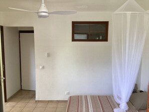 Iron/ironing board, WiFi, bed sheets - Villa Café - F2 apartment in Sainte-Anne (sainte-anne)