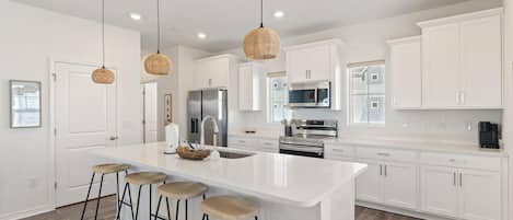 Maison, Plusieurs lits (Sunset Sanctuary at Lost Key Villas) | Cuisine privée | Un four, grille-pain