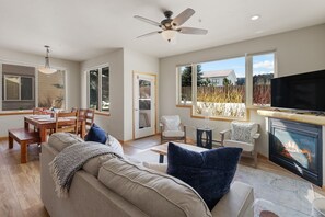 Smart TV, fireplace - Big Sky Townhome | Fireplace + Hot Tub (Big Sky)