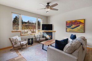 Smart TV, fireplace - Big Sky Townhome | Fireplace + Hot Tub (Big Sky)