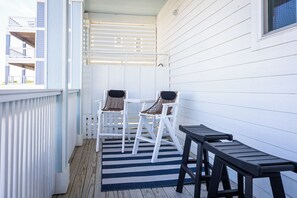 Property grounds - Ocean-view 4-bedroom, 3.5 bath Corrolla home w/pool+hot tub - sleeps 11 (Corolla)
