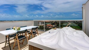 Apartemen Premium | Tempat makan outdoor