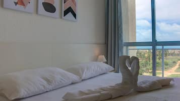 3 bedrooms, blackout curtains, bed sheets