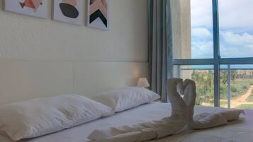 3 bedrooms, blackout drapes, bed sheets