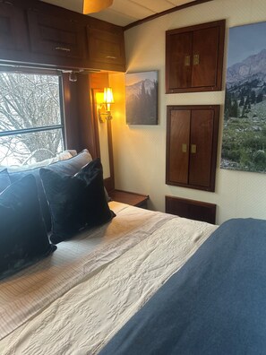 1 dormitorio y ropa de cama