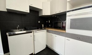 Tủ lạnh, lò vi sóng, lò nướng, dụng cụ pha cà phê/trà 