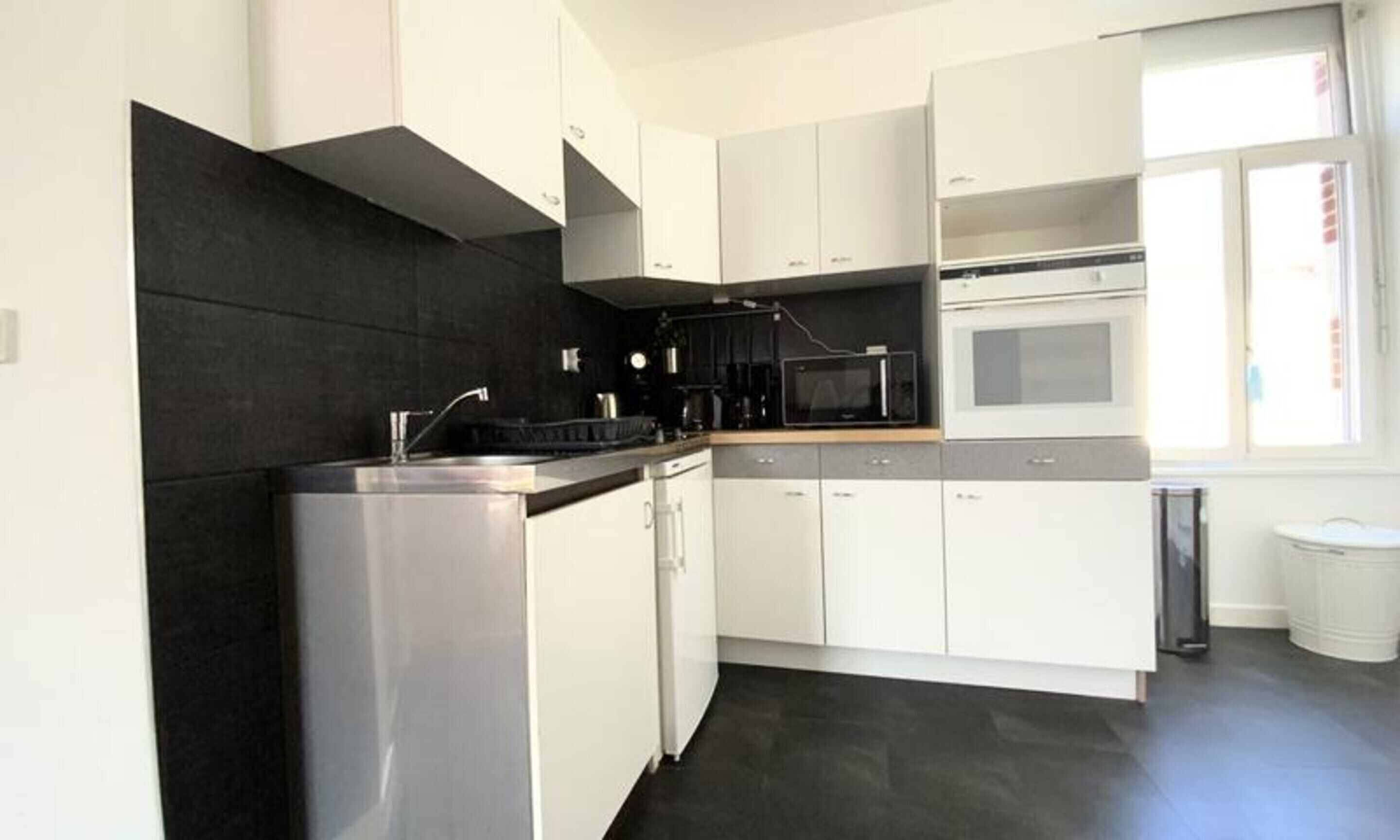 Fridge, microwave, oven, coffee/tea maker