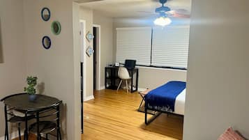 1 chambre, fer et planche à repasser, Wi-Fi gratuit, draps fournis