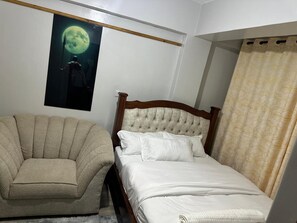 Iron/ironing board, free WiFi, bed sheets - Awesome 2-bedroom apartment in quaint Nakuru for your getaway (Nakuru)