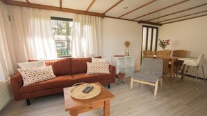 House | Living room - Stay With Beach and Minigolf Views (Ravels)