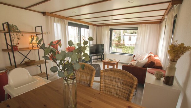 House | Dining - Stay With Beach and Minigolf Views (Ravels)