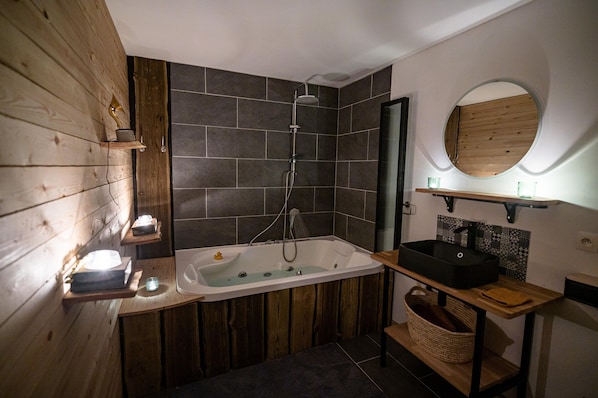Apartment | Bathroom