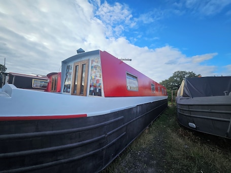 Classic Cabin | Terrace/patio. Komet canal boat company limited