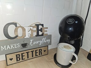 Electric kettle - Komet canal boat company limited (Nantwich)