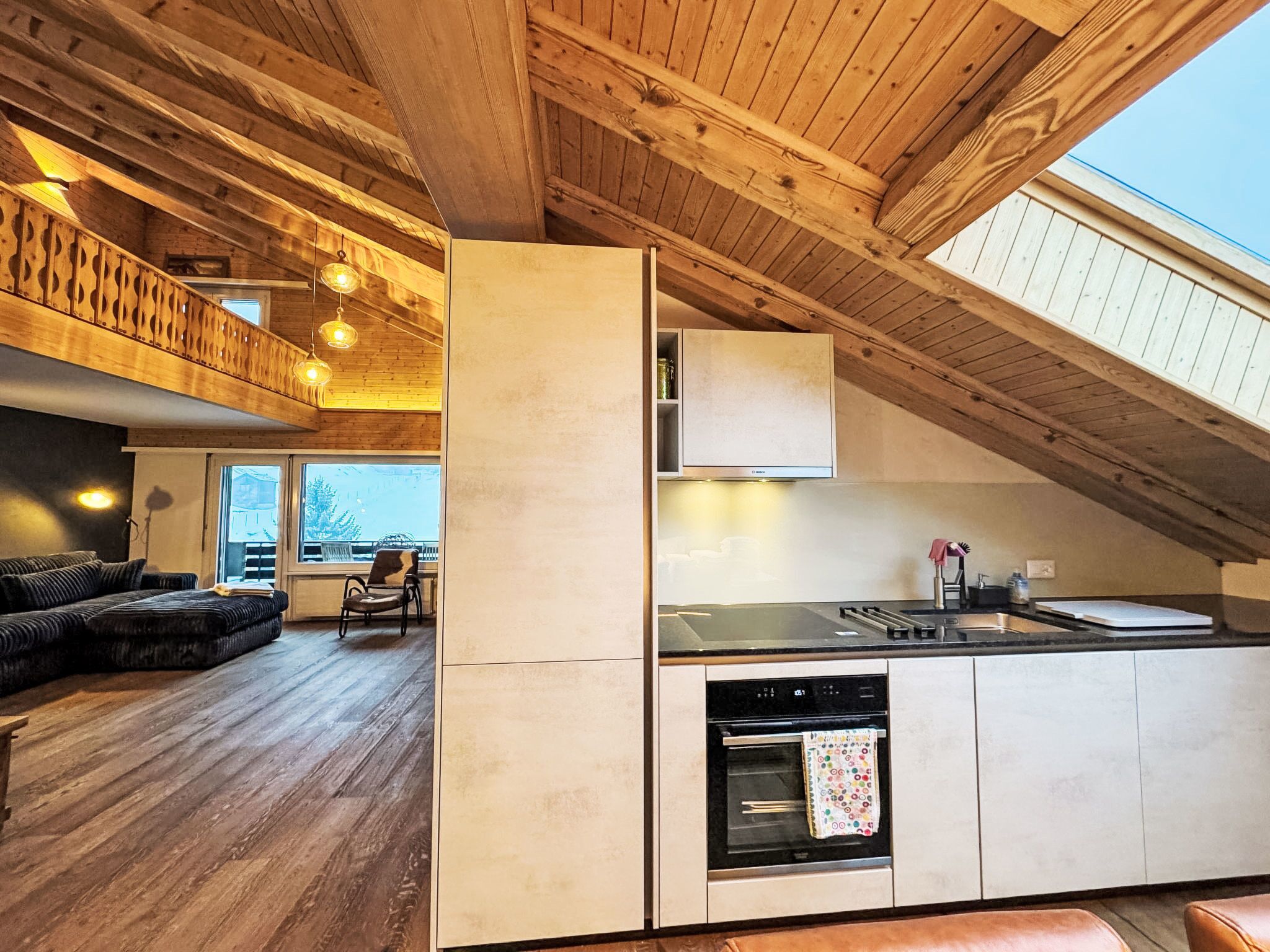 Geladeira, micro-ondas, fogão, lava-louças